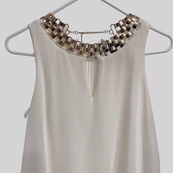 LAUNDRY BY SHELLI SEGAL WHITE HALTER CHIFFON DRESS WITH GOLD CHAIN NECKLINE - Picture 4 of 15